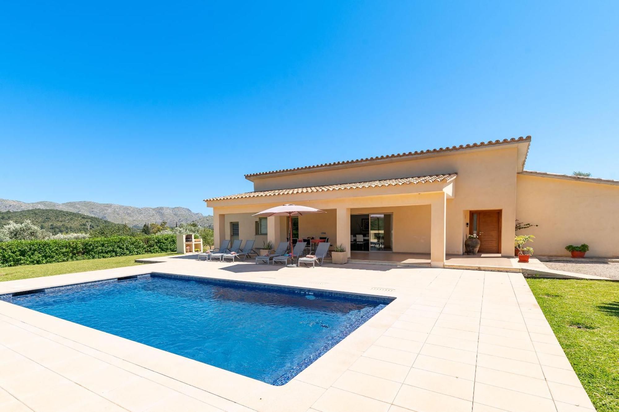 Villa Malagarba D'enmig By Sealand Pollença